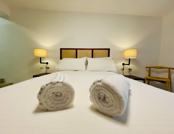 queen bed, villaverde bnb, old havana, cuba