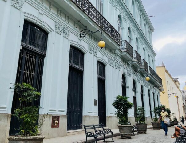 farmacia_sarra_old_havana_cuba